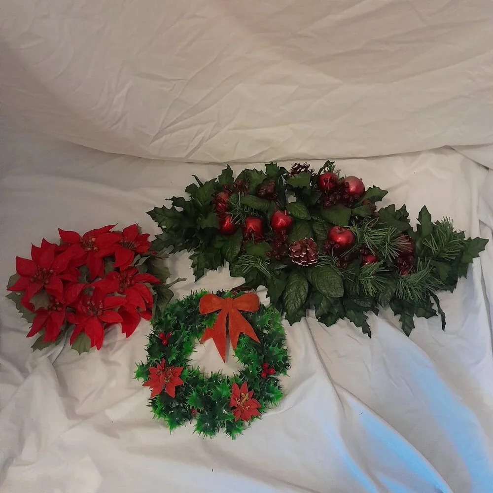 Vintage Set of 3 Christmas Holiday Artificial Poinsettias & Wreath w/ Bow Decor